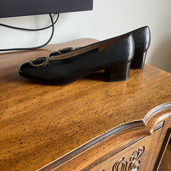 Salvatore Ferragamo Boutique Black Embossed Black Heel - Picture 3 of 8